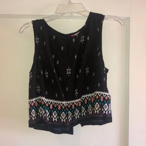 H&M black tank with designs